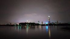 燈影下的玄武湖——邰皓_副本.jpg